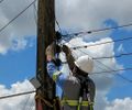 MP abre inquérito para cobrar retirada de fios inutilizados dos postes de Maceió