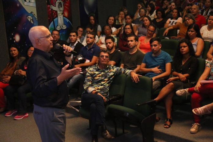 Prefeito Rogério Teófilo dá boa- vindas aos novos professores do município