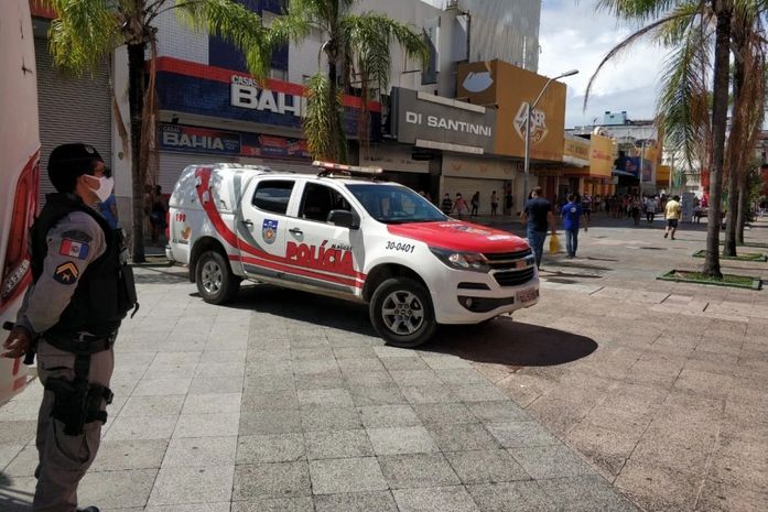 PM intensifica fiscalização e flagra descumprimentos do Decreto Emergencial