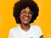 “O normal é a mulher negra não ser a primeira da fila”, diz professora após vacinação contra a covid