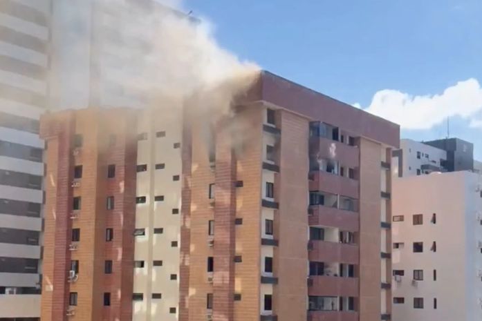 Incêndio atinge apartamento na Ponta Verde; 2º caso em edifício em 4 dias