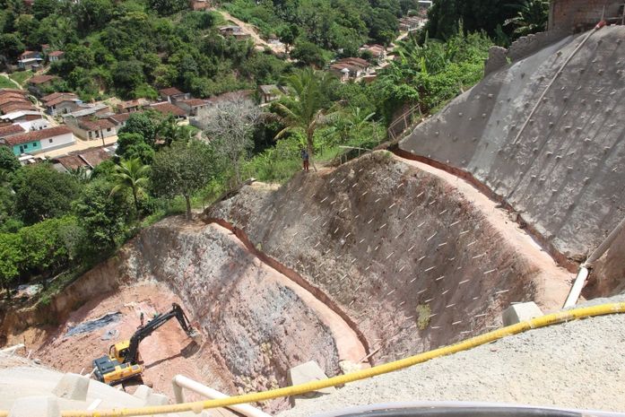 Obra de contenção definitiva de encosta chega a 75% de avanço na Grota da Alegria
