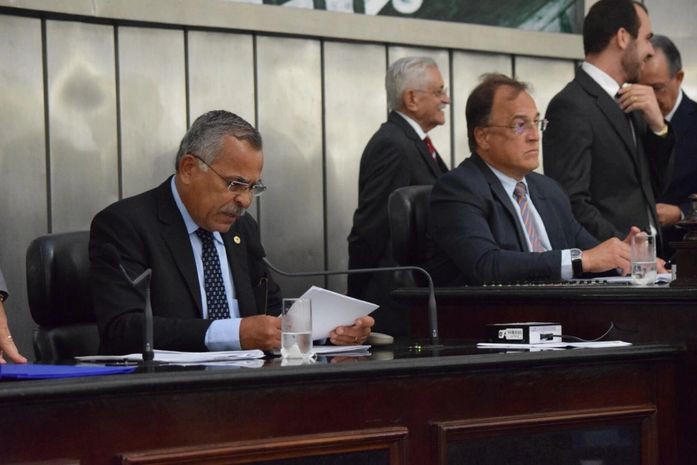 Galba Novaes presidiu a sessão