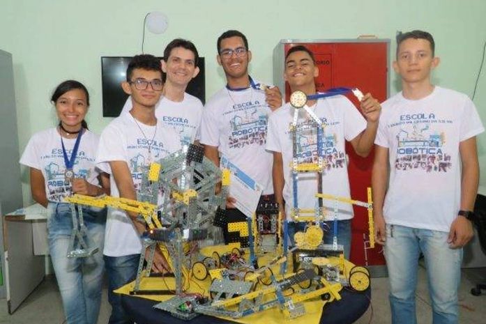 Alunos da rede municipal de Arapiraca são premiados são premiados em Olimpíada Brasileira de Robótica