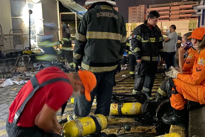 Chamas voltam a atingir almoxarifado da Santa Casa e Bombeiros são acionados