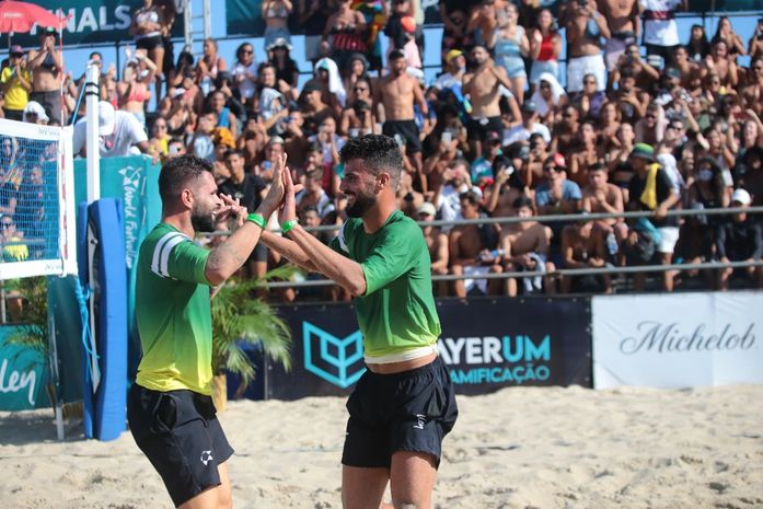 Franklin e Hiltinho são campeões Mundiais de futevôlei em Copacabana, no Rio de Janeiro (RJ)