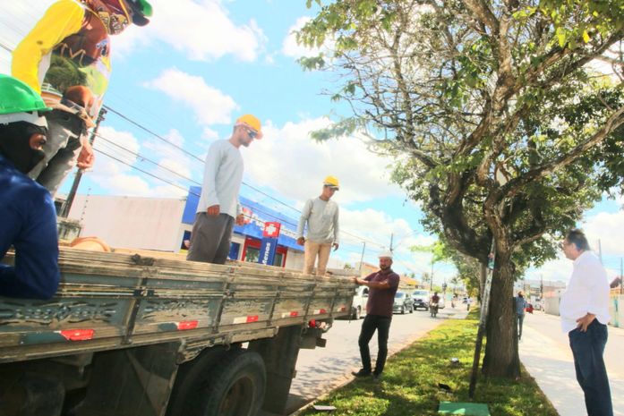 Prefeito inicia a semana visitando obras em Arapiraca