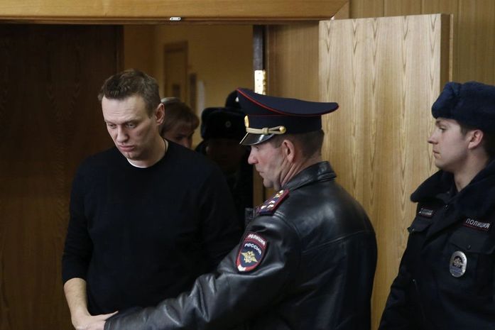 Crítico do Kremlin, Navalny é levado a hospital alemão