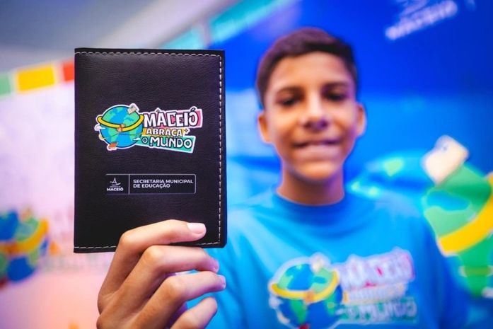 "Maceió Abraça o Mundo": programa lançado pelo prefeito JHC leva estudantes da rede municipal para intercâmbio na Inglaterra