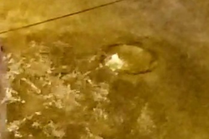 Vídeo mostra bueiros jorrando esgoto em Mangabeiras