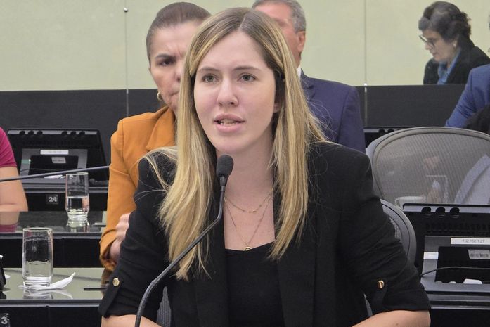 Cibele Moura elogia ação de policial militar em defesa de criança autista
