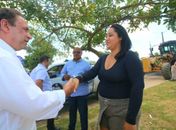 Moradores agradecem ao prefeito Luciano pelo início da pavimentação asfáltica no Vale do Perucaba