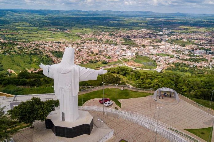 Ex-prefeito de Palmeira dos Índios vira alvo de medida protetiva por acusação de perseguição