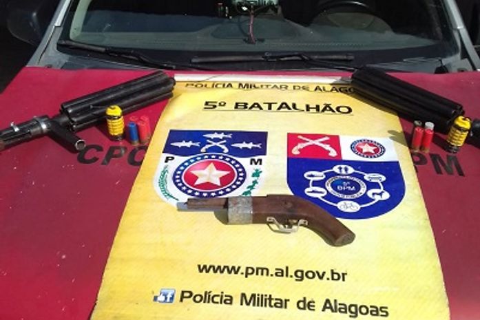 Jovem é preso com armas artesanais e granadas caseiras no Benedito Bentes