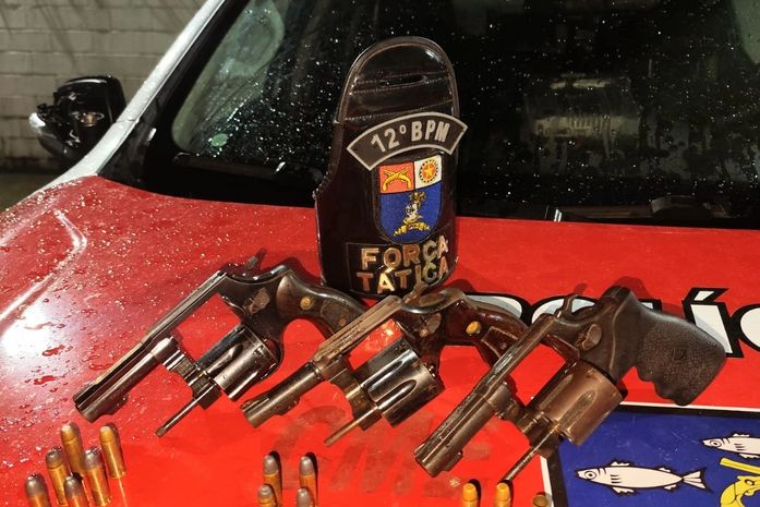 PM aborda veículo com criminosos e apreende três armas de fogo na Cidade Universitária