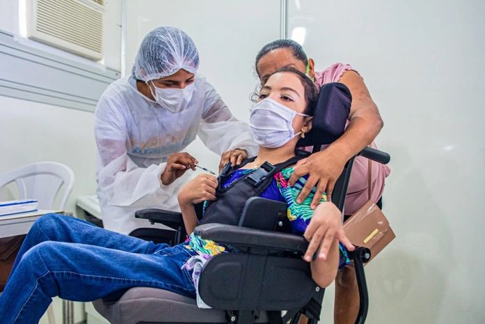 Ginásio João Paulo II abre durante feriado para imunização contra Covid, influenza e sarampo