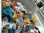 Mais de 200 pacotes de salgadinhos vencidos são apreendidos na parte alta de Maceió 