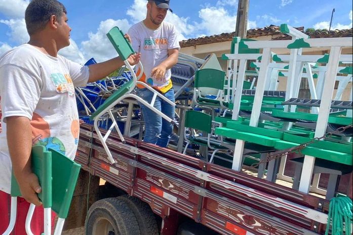 Prefeitura de Branquinha adquire nova remessa de conjuntos escolares