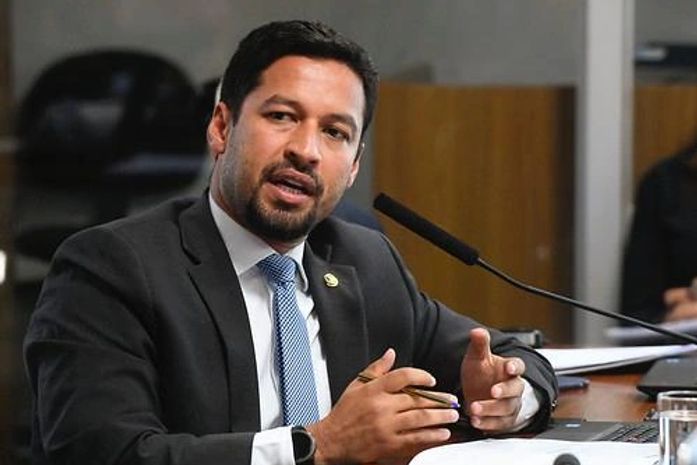 Rodrigo Cunha cobra do governo a prorrogação do auxílio emergencial