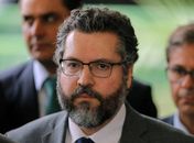 A mentira sobre o futuro ministro Ernesto Araújo e o xadrez com pombos...