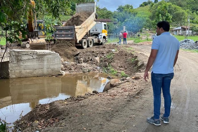 Obra de construção da ponte do Sítio Ilha Grande, em Santana do Mundaú, está em fase avançada