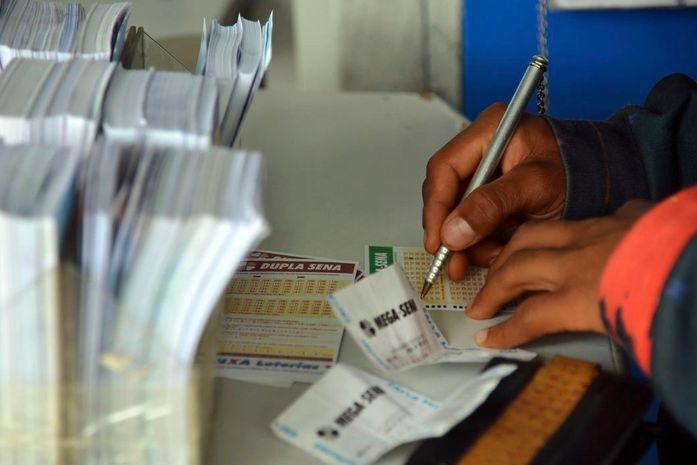 Mega-Sena acumula e prêmio vai a R$ 11 milhões
