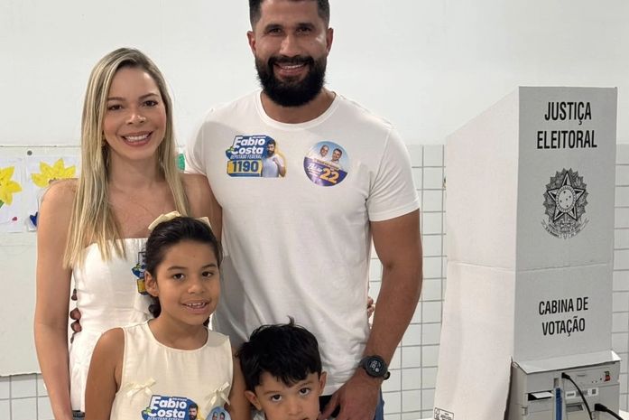 Delegado Fabio Costa vota em Maceió e diz confiar na escolha dos alagoanos para o futuro do Brasil