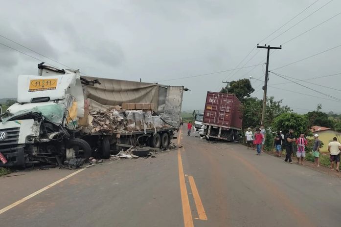 Acidente entre carretas na AL-110