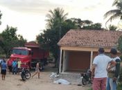 Polícia investiga se um dos três homens mortos em Penedo era o alvo dos criminosos 