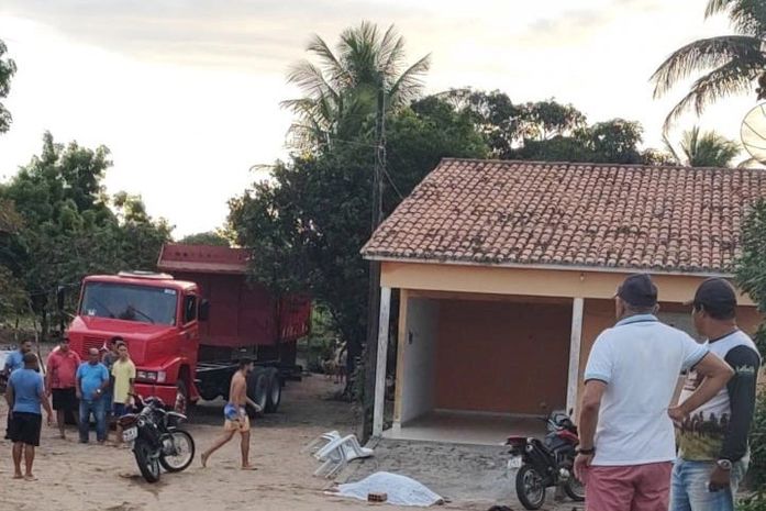 Polícia investiga se um dos três homens mortos em Penedo era o alvo dos criminosos