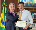 Rafael Brito recebe a maior honraria da educação brasileira