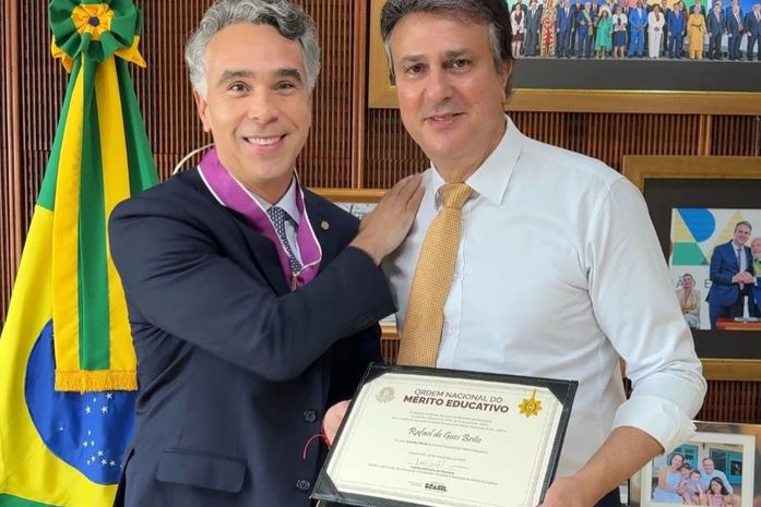 Rafael Brito recebe a maior honraria da educação brasileira