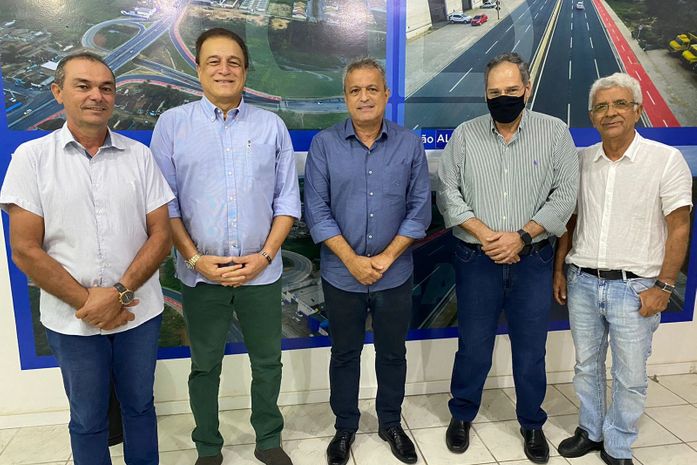 Deputado Galba Novaes e prefeito solicitam do DER melhorias nas estradas de acesso à Anadia