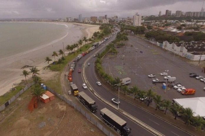 Empresários do ramo de eventos cobram ajuda e realizam protesto em Maceió