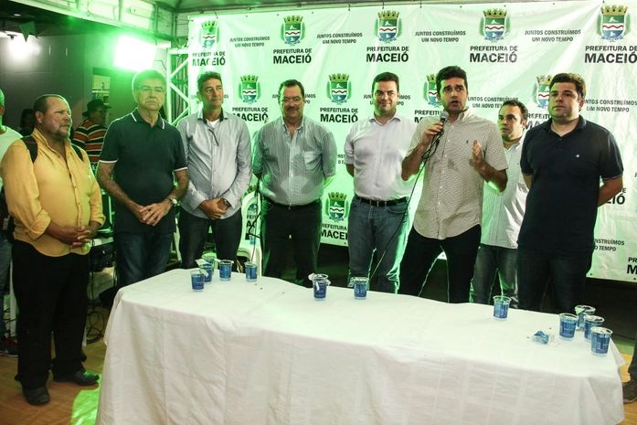 Prefeito Rui Palmeira entregou ruas no Ouro Preto