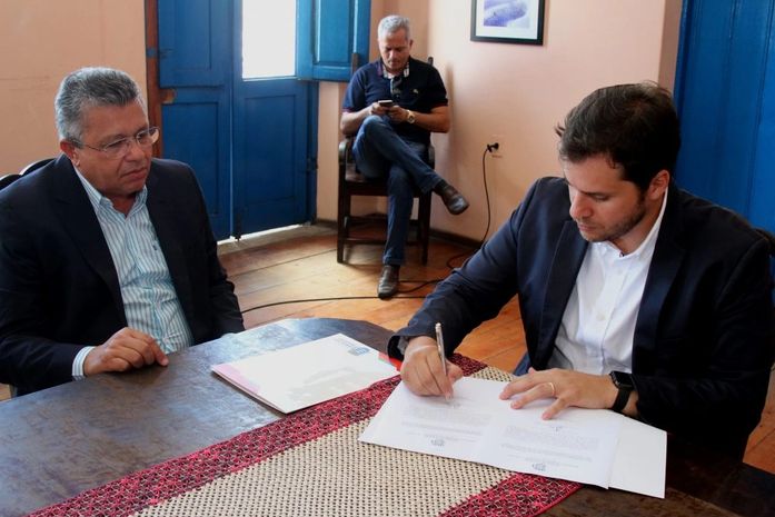 Prefeito Cacau solicita autorização para entrega de cestas alimentícias a ambulantes, artesãs e cocadeiras