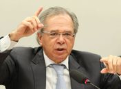 Brasil é uma baleia ferida que não consegue se mover, diz Guedes