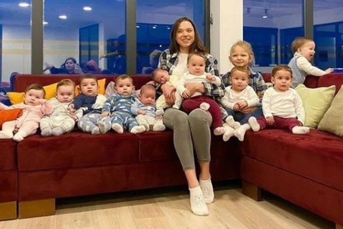 Russa usa barrigas solidárias para chegar à 'maior família do mundo' e projeta mais de cem filhos