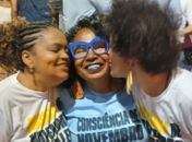 Estive com minhas irmãs pretas, no samba na Mureta da Lapa, no Rio de Janeiro. Um reencontro de milhões