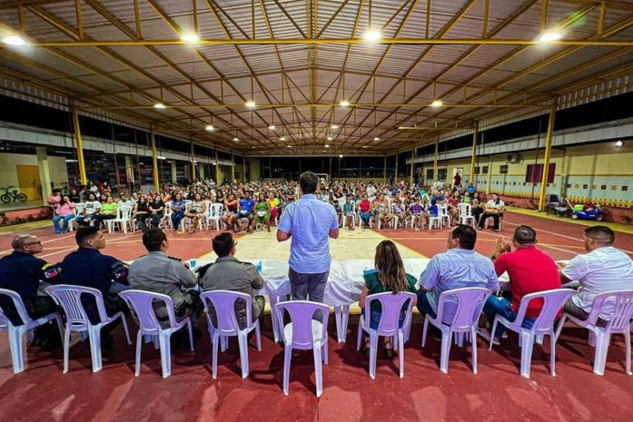Prefeitura promove um dia reuniões para pais, mães e responsáveis de alunos da rede municipal para falar sobre segurança nas escolas