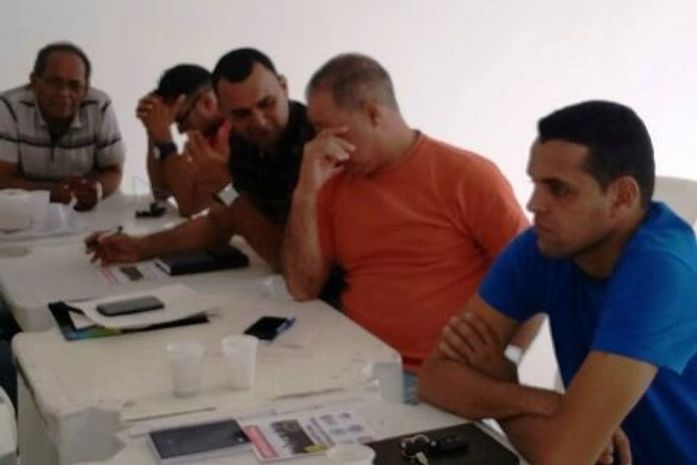 Militares mantêm assembleia