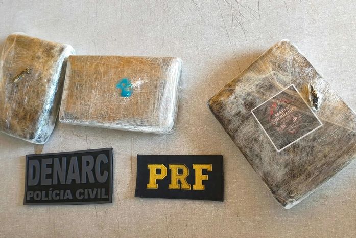 Polícia apreende 3 kg de cocaína e maconha em ônibus interestadual que seguia para Maceió; veja vídeo