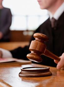 Homem que beijou adolescente de 13 anos à força é condenado por estupro a 9 anos de prisão