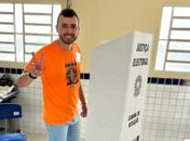 Victor Rocha, candidato à prefeito, vota em Anadia