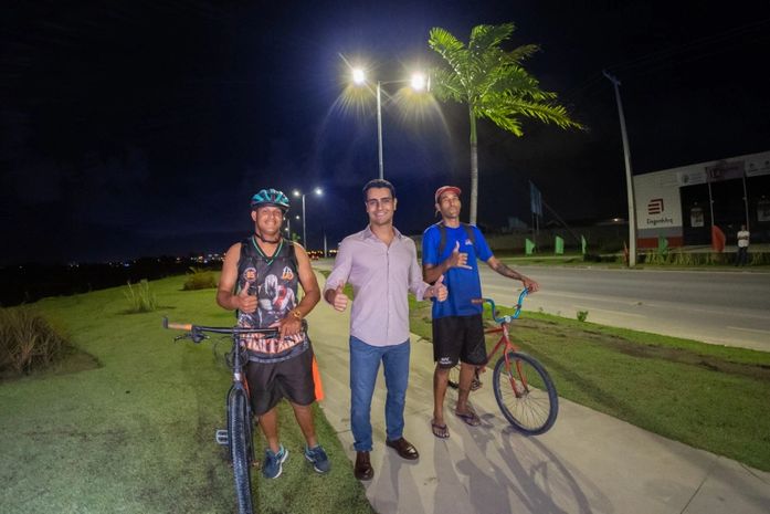 Prefeito JHC entrega iluminação em LED da Avenida Marília Mendonça