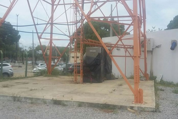 IZP: equipamentos para implantação do sinal digital da TVE “sofrem” ao relento