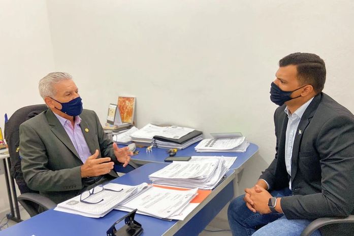 Delegado Robervaldo Davino reunido com o superintendente da Sima, João Folha