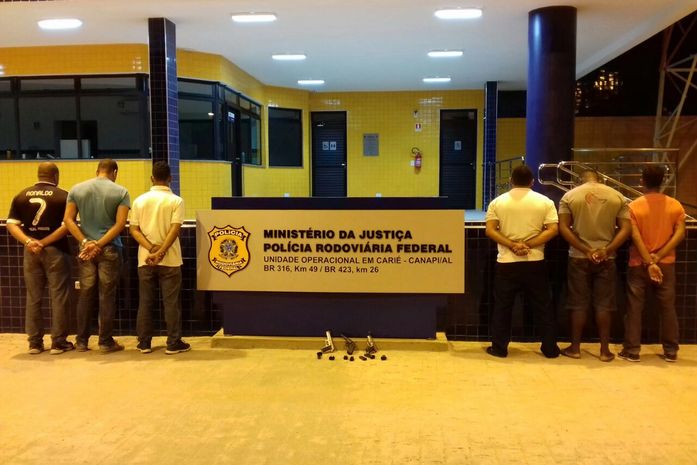 Suspeitos de porte ilegal de arma de fogo no Sertão