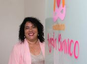 Ela botou uma maca na praia para atender as clientes, cresceu e criou um instituto; assista a história de Agda Bianco