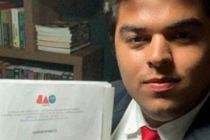 Reinaldo Lessa, filho do apresentador do Neto Auto, faz juramento à OAB